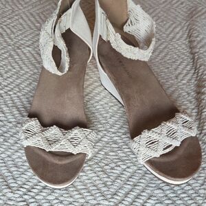 Size 10 Lucky Brand Elegant Beige Woven Sandals
